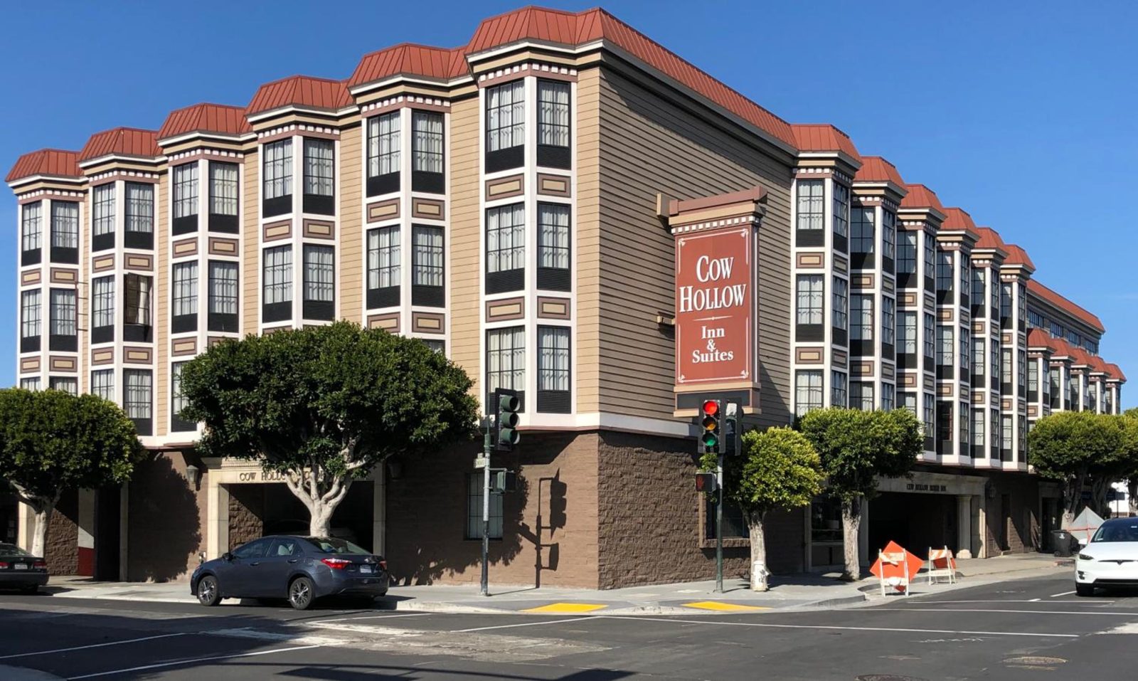 Cow Hollow Inn and Suites — photo 2