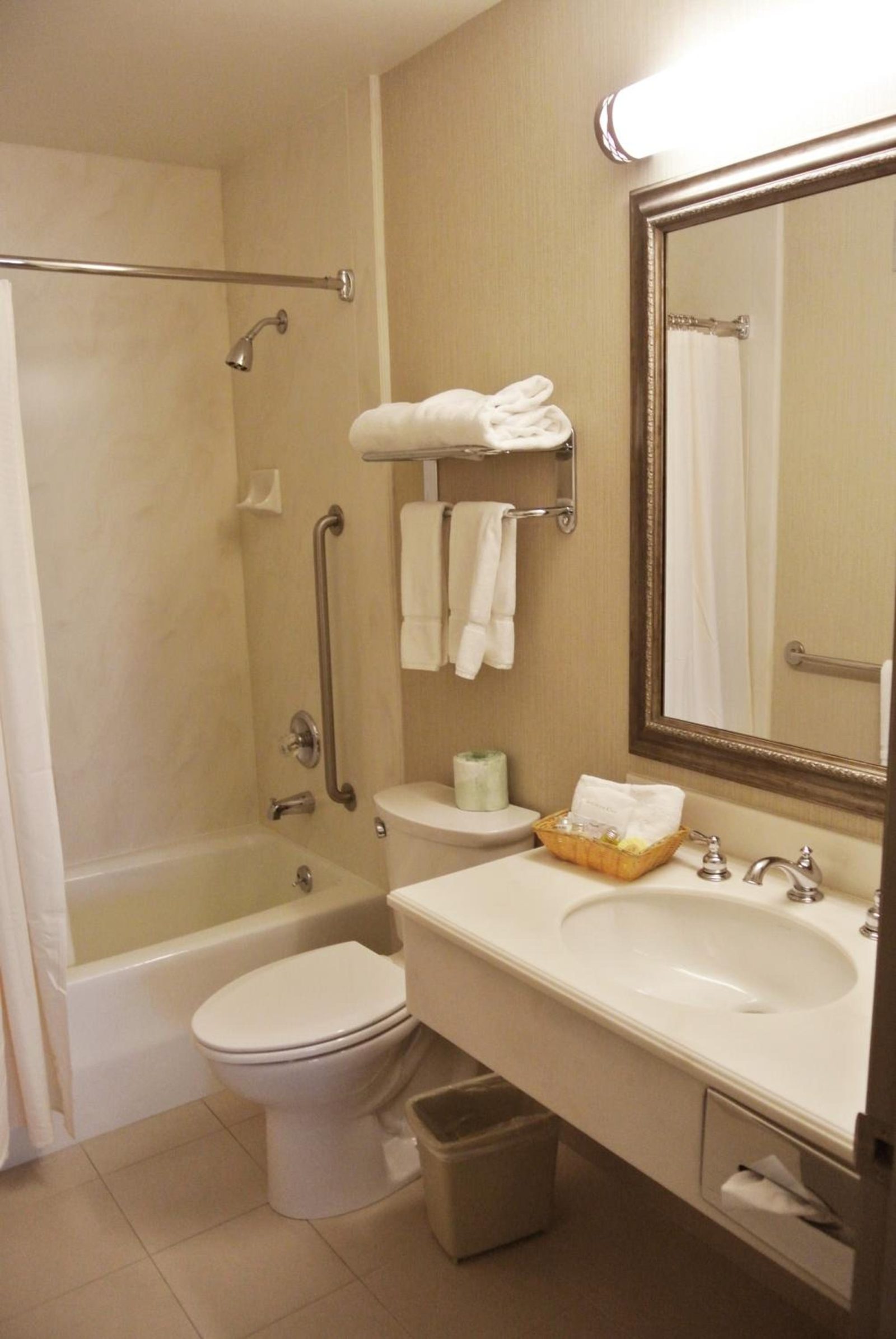 Cow Hollow Inn and Suites — photo 4
