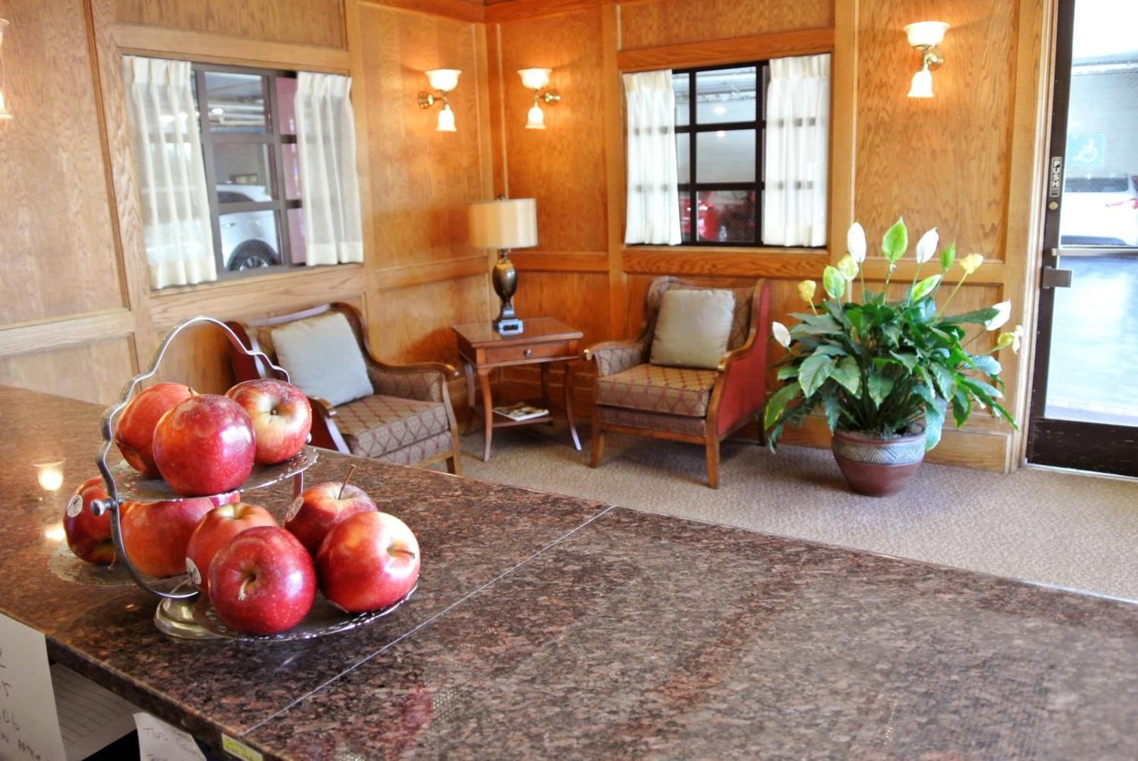 Cow Hollow Inn and Suites — photo 7