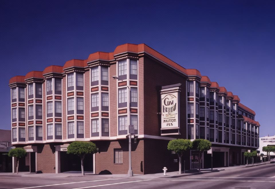 Cow Hollow Inn and Suites